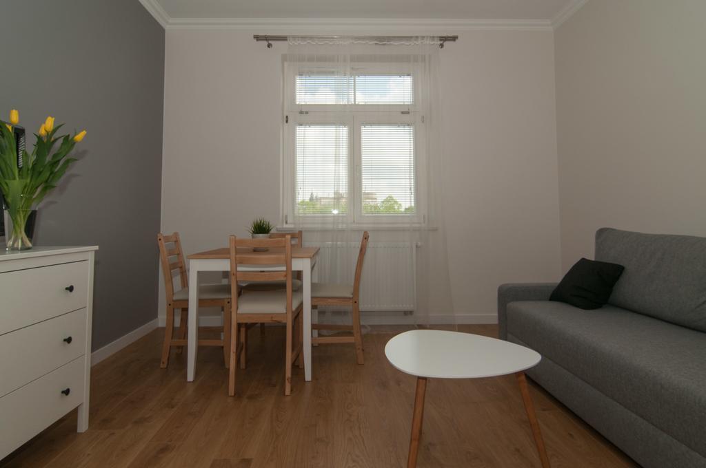 Apartament White *
