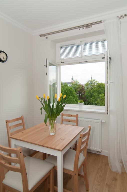 Apartament White *